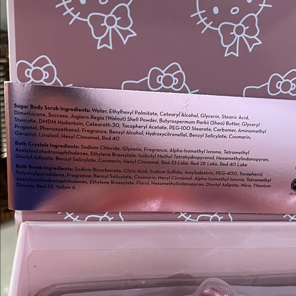 Hello Kitty Pink Lovely bath bath crystals, body scrub bath bomb Luxury Gift Set - Picture 9 of 10